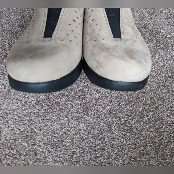 Clarks Women's Daelyn Summit Slip-On Loafer, Sand Nubuck, Size 7.5 - Picture 8 of 10